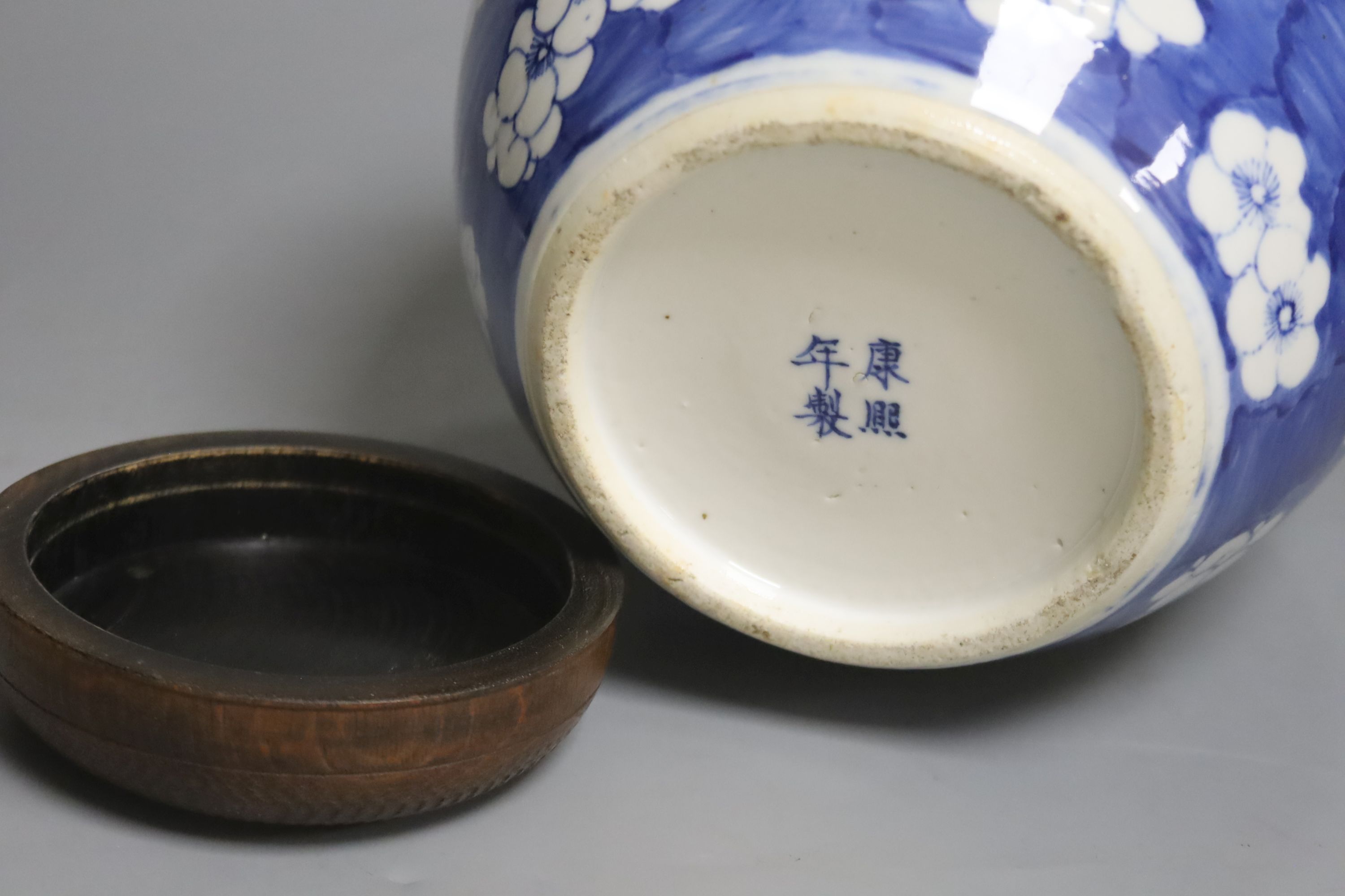A late 19th / early 20th century Chinese blue and white jar, with wooden cover, height 25cm